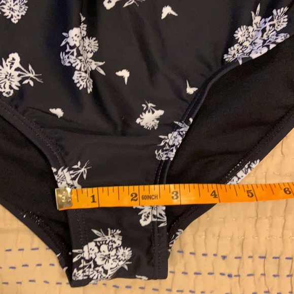 22. Black and White Bikini Bottom - Picture 7 of 9